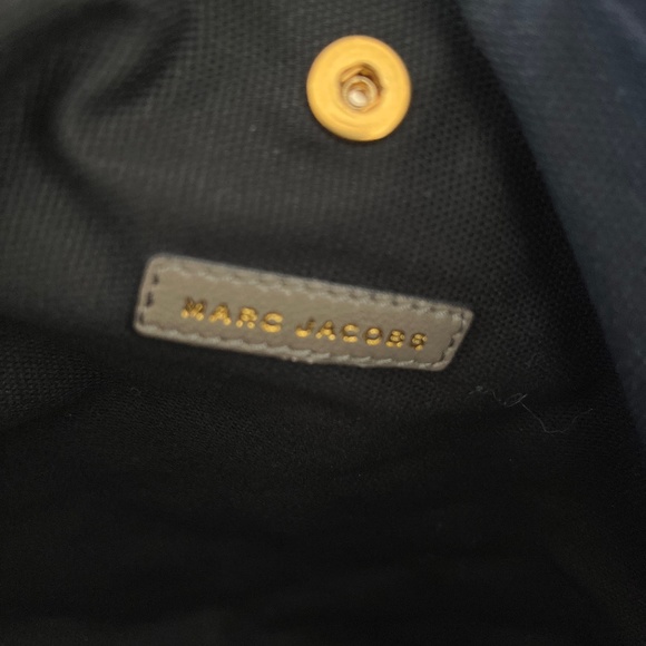 Marc Jacobs Quilted Cross Body Leather Purse iPad Holder - Grey with Gold Chain - Picture 10 of 13